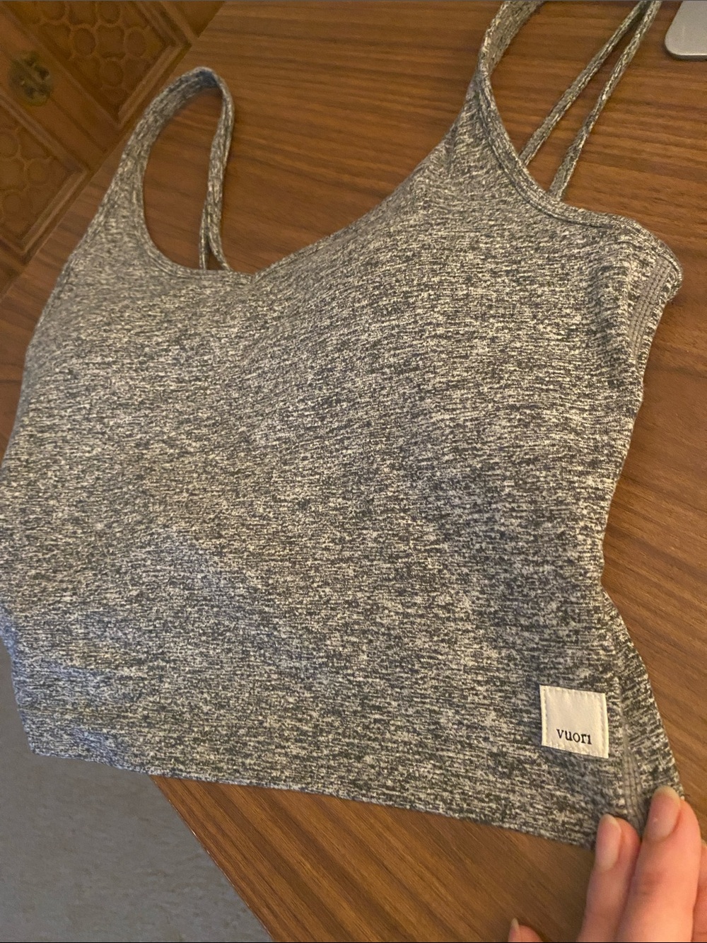 Like NEW Vuori Halo performance crop top silky soft S - Picture 2 of 3